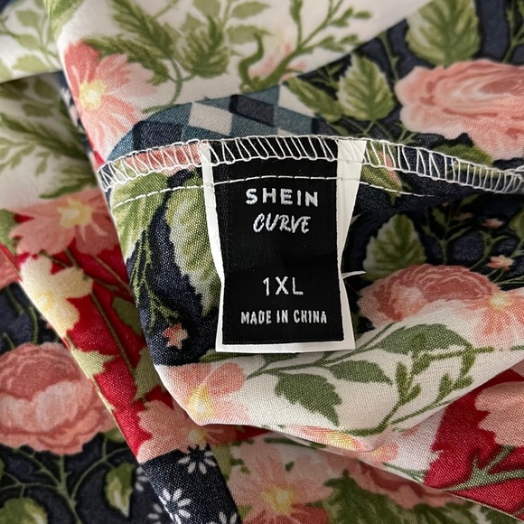 SHEIN Curve NEW Red Blue White Patchwork Pattern Tie Front Halter Dress Size 1X - Picture 6 of 7